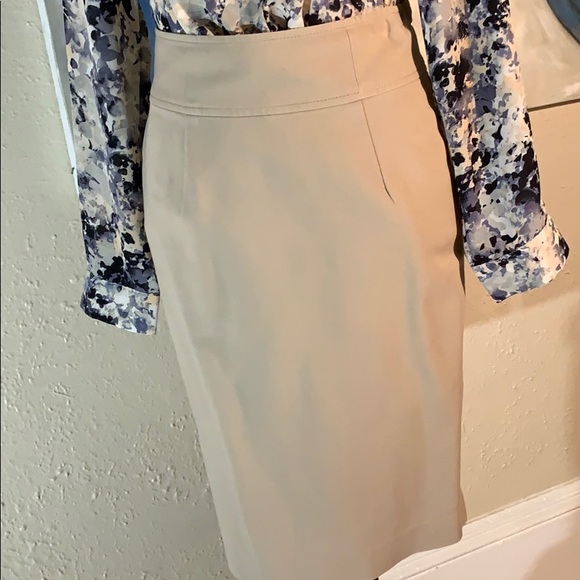 Skirt and jacket suit - Picture 2 of 16